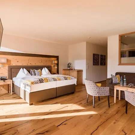 Zentral ****superior Hotel