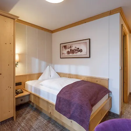 Zentral ****superior Hotell